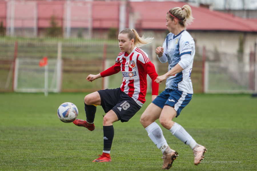Ćwierćfinał Pucharu Polski kobiet w piłce nożnej: Tarnovia - Czarni Sosnowiec